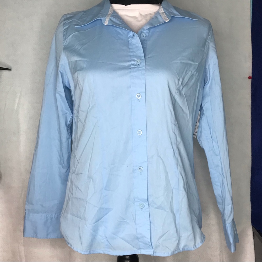 Woman’s Fitted Button Up Blouse
